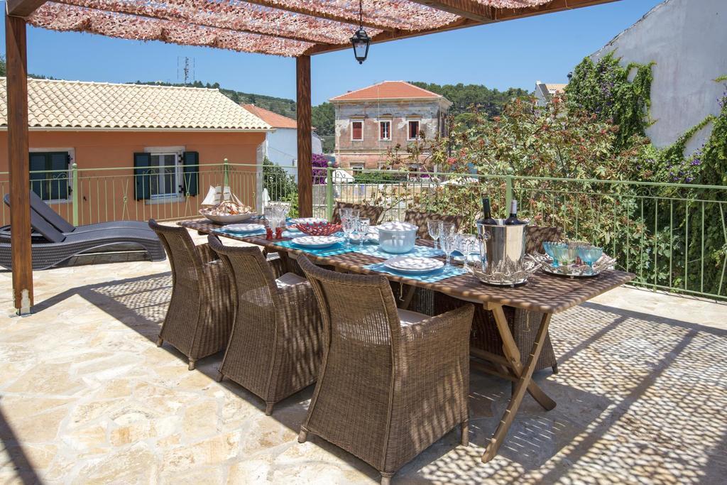 Avra Villa Gaios Bilik gambar