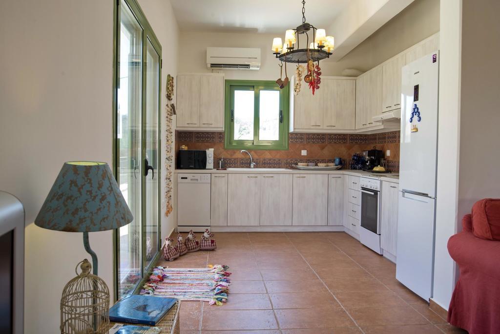 Avra Villa Gaios Bilik gambar