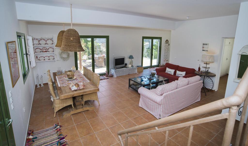 Avra Villa Gaios Bilik gambar