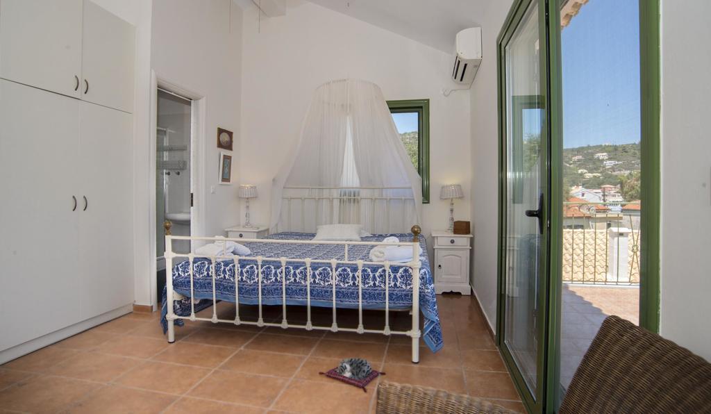 Avra Villa Gaios Bilik gambar