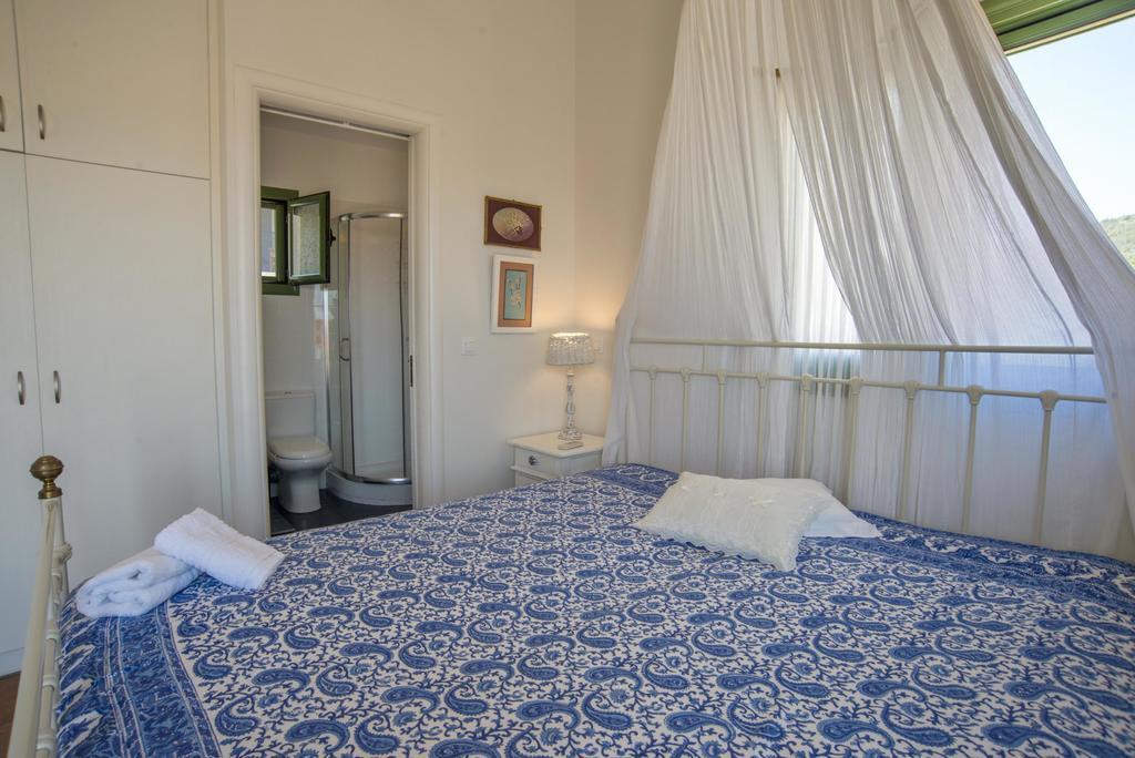 Avra Villa Gaios Bilik gambar
