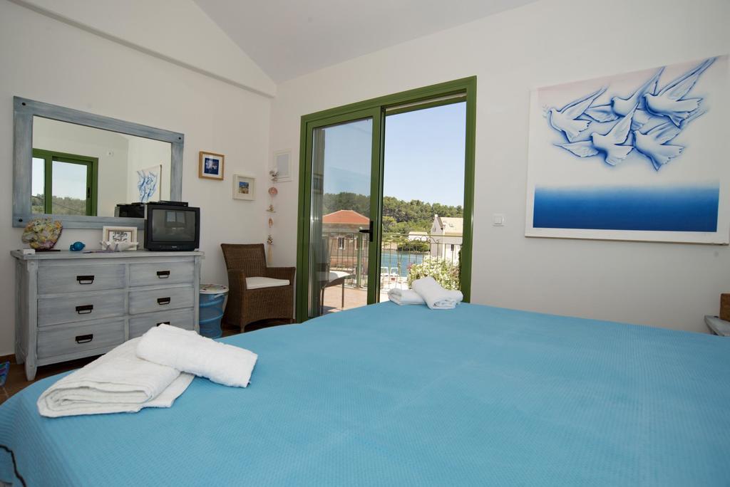 Avra Villa Gaios Bilik gambar